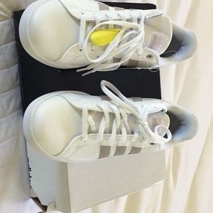 New adidas sneaker size 9 women